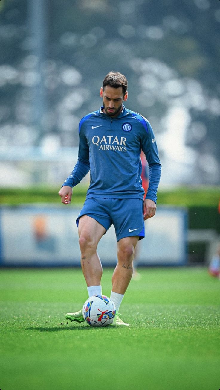 wallpaper for phone Hakan Çalhanoğlu