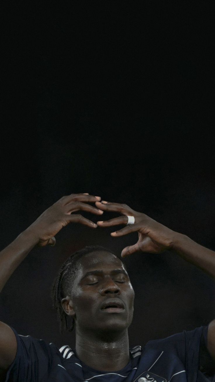 wallpaper Amadou Onana