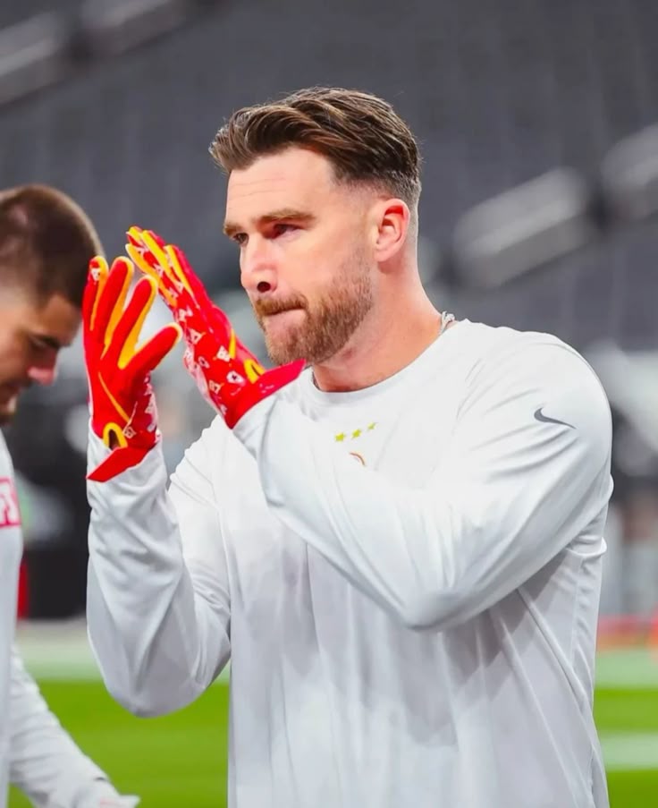Travis Kelce wallpaper