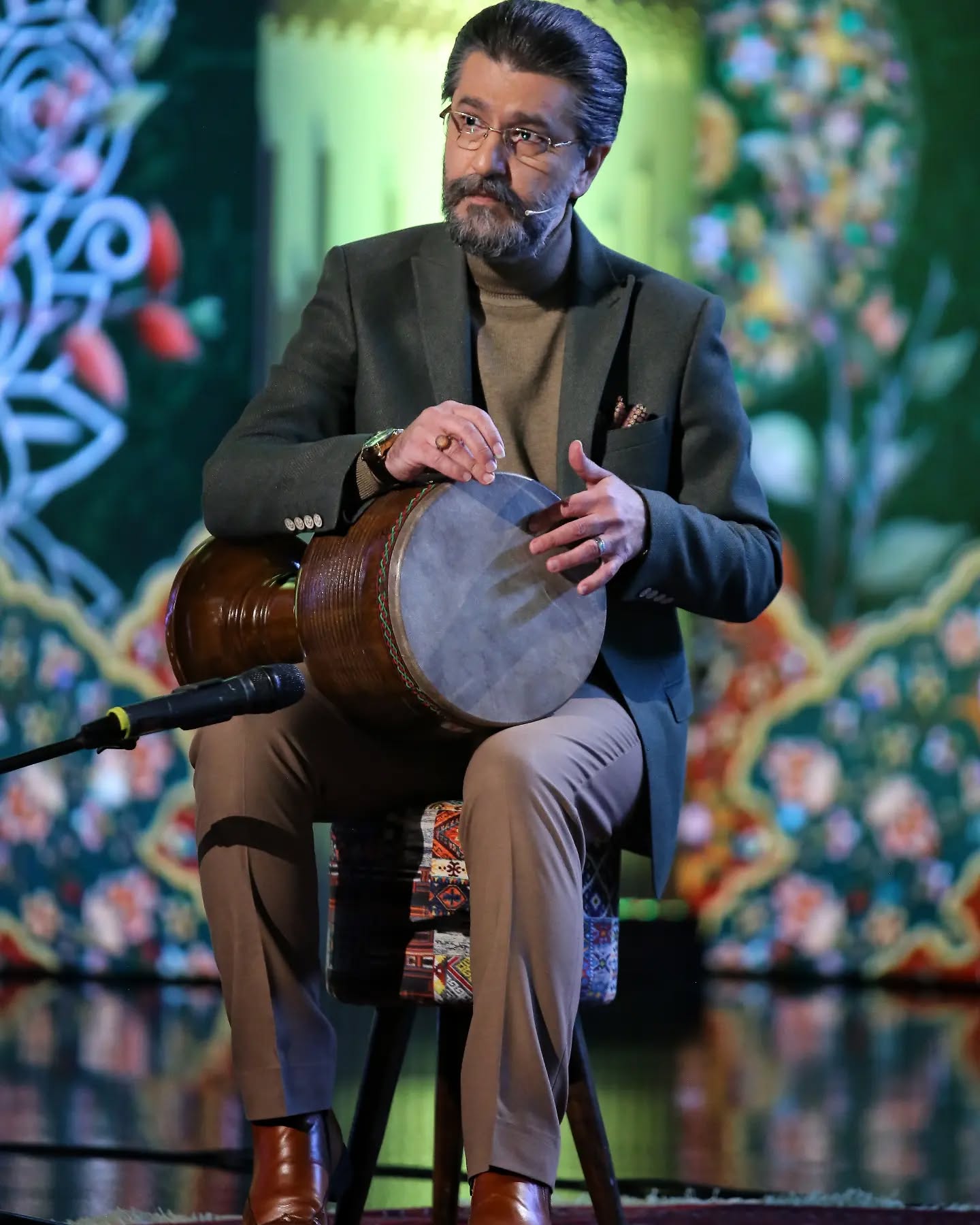 عکس امیرحسین مدرس در حال اجرا عکس امیرحسین مدرس در حال اجرا