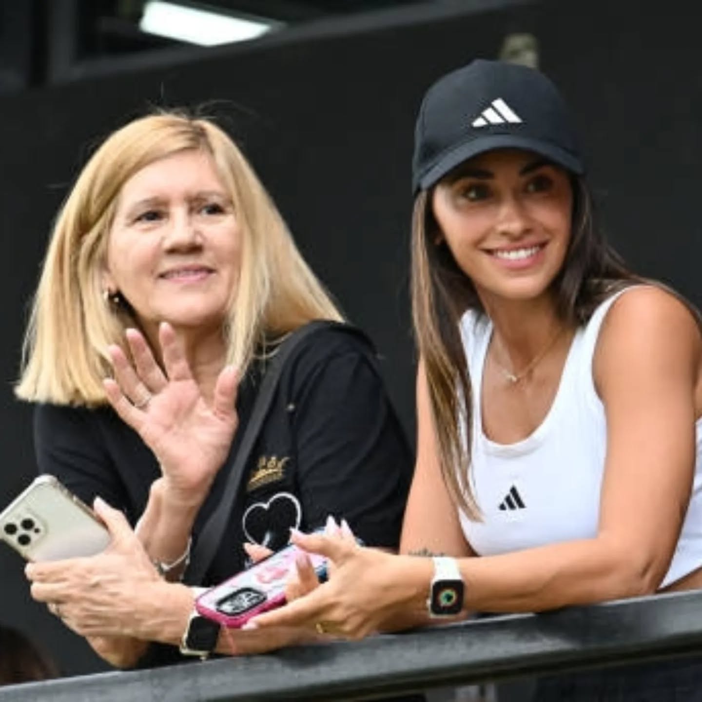 عکس آنتونلا روکوتزو و مادرش