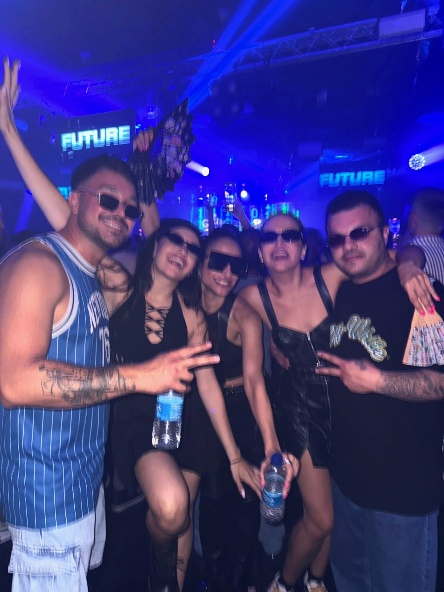 عکس‌های آرزو با همکاران معروف منوتو 