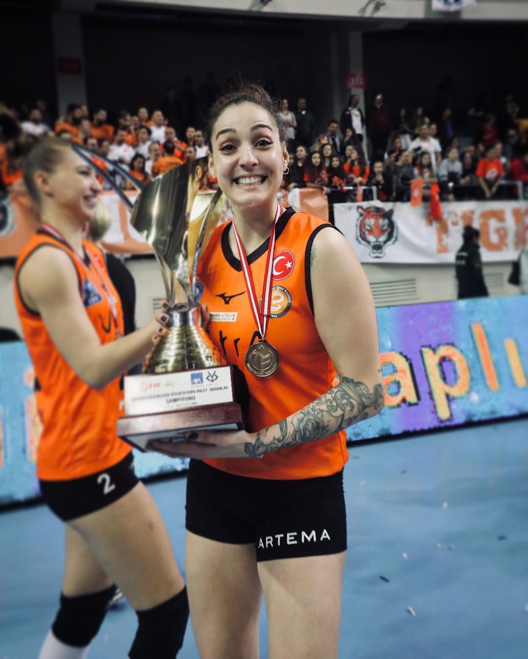 عکس بشرا جانسو مراسم قهرمانی عکس بشرا جانسو مراسم قهرمانی