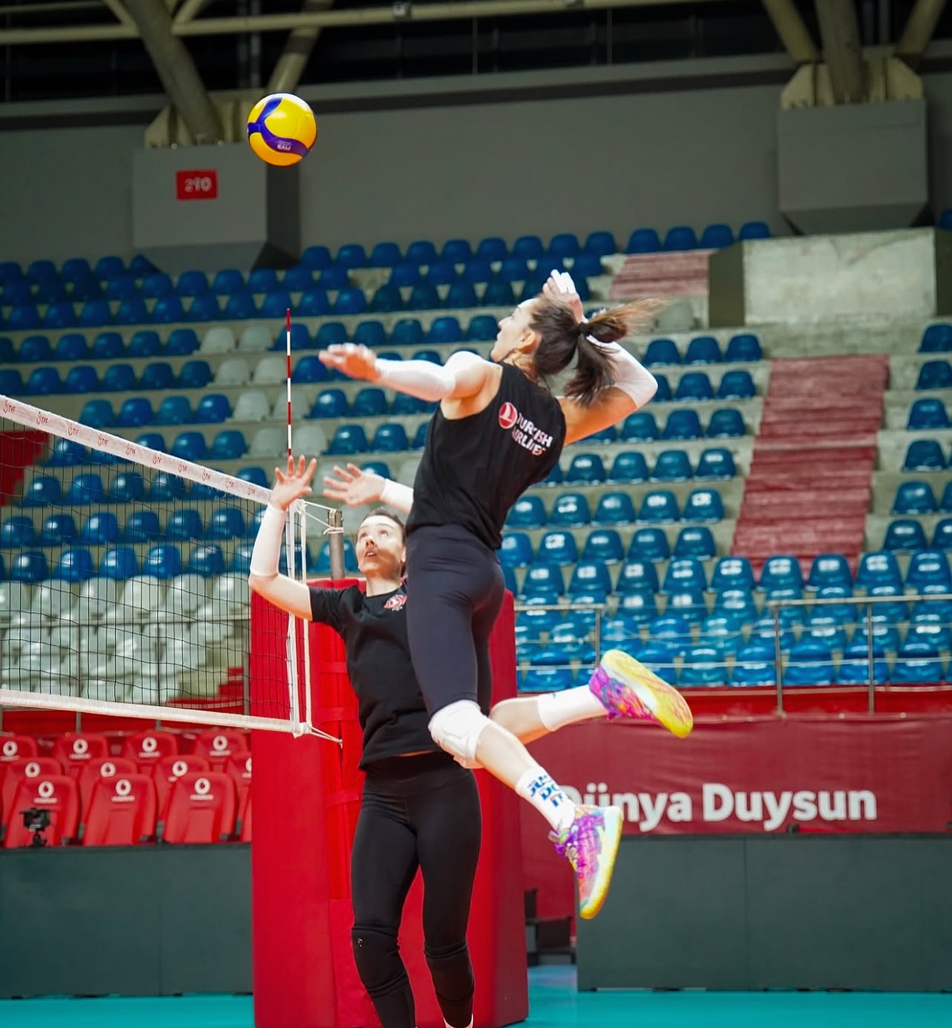 عکس بشرا جانسو در مسابقه عکس بشرا جانسو در مسابقه