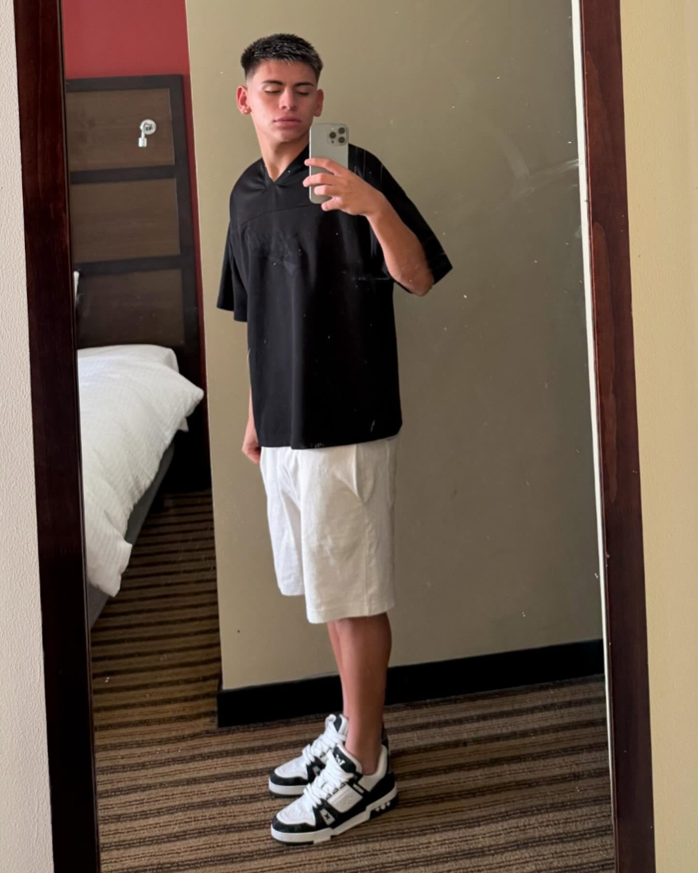 عکس اینستاگرام کلودیو اچوری