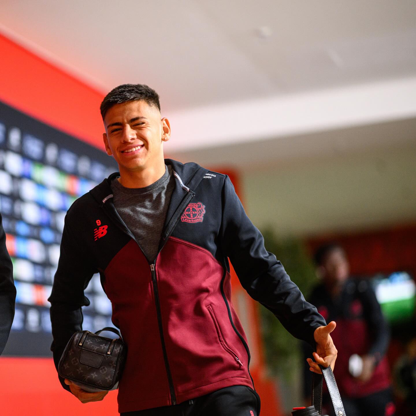 پروفایل کلودیو اچوری