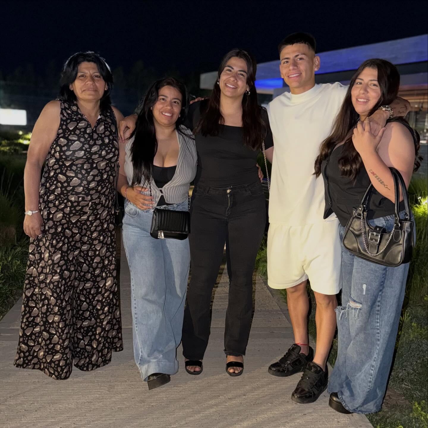 عکس خانوادگی کلودیو اچوری