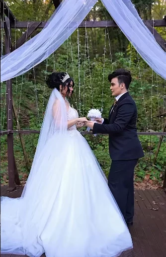 عکس خانوادگی مینا نامداری
