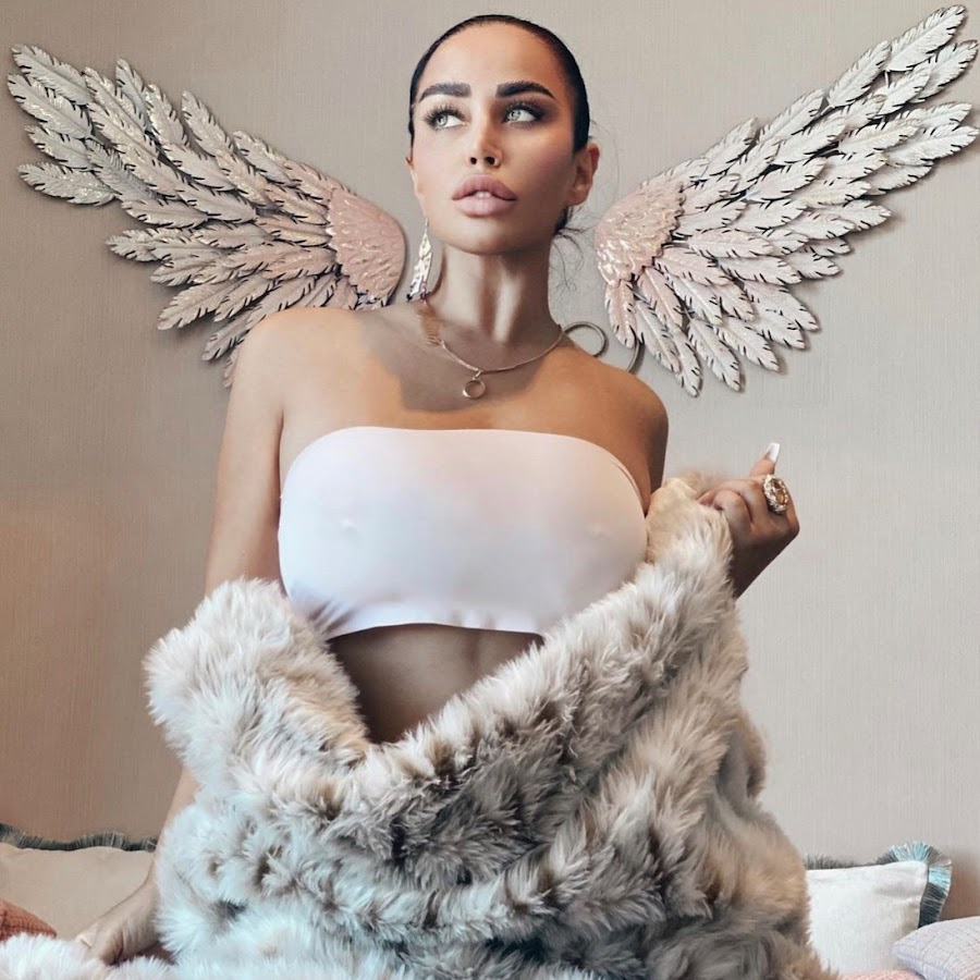 عکس مینا نامداری با آرایش
