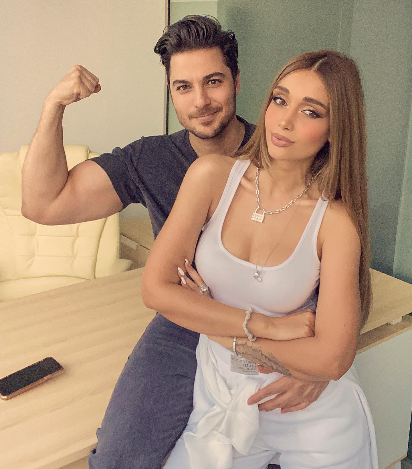 عکس حمید فدایی با الناز در حال لایو