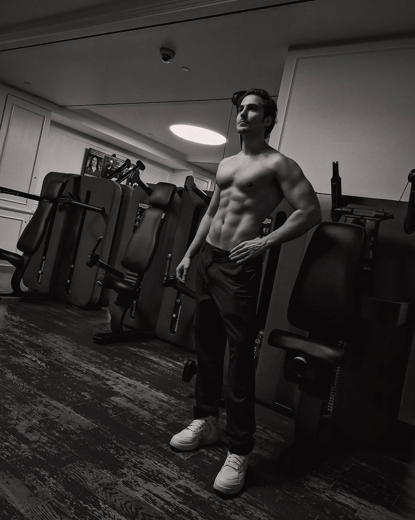 عکس حمید فدایی با الناز در آسانسور