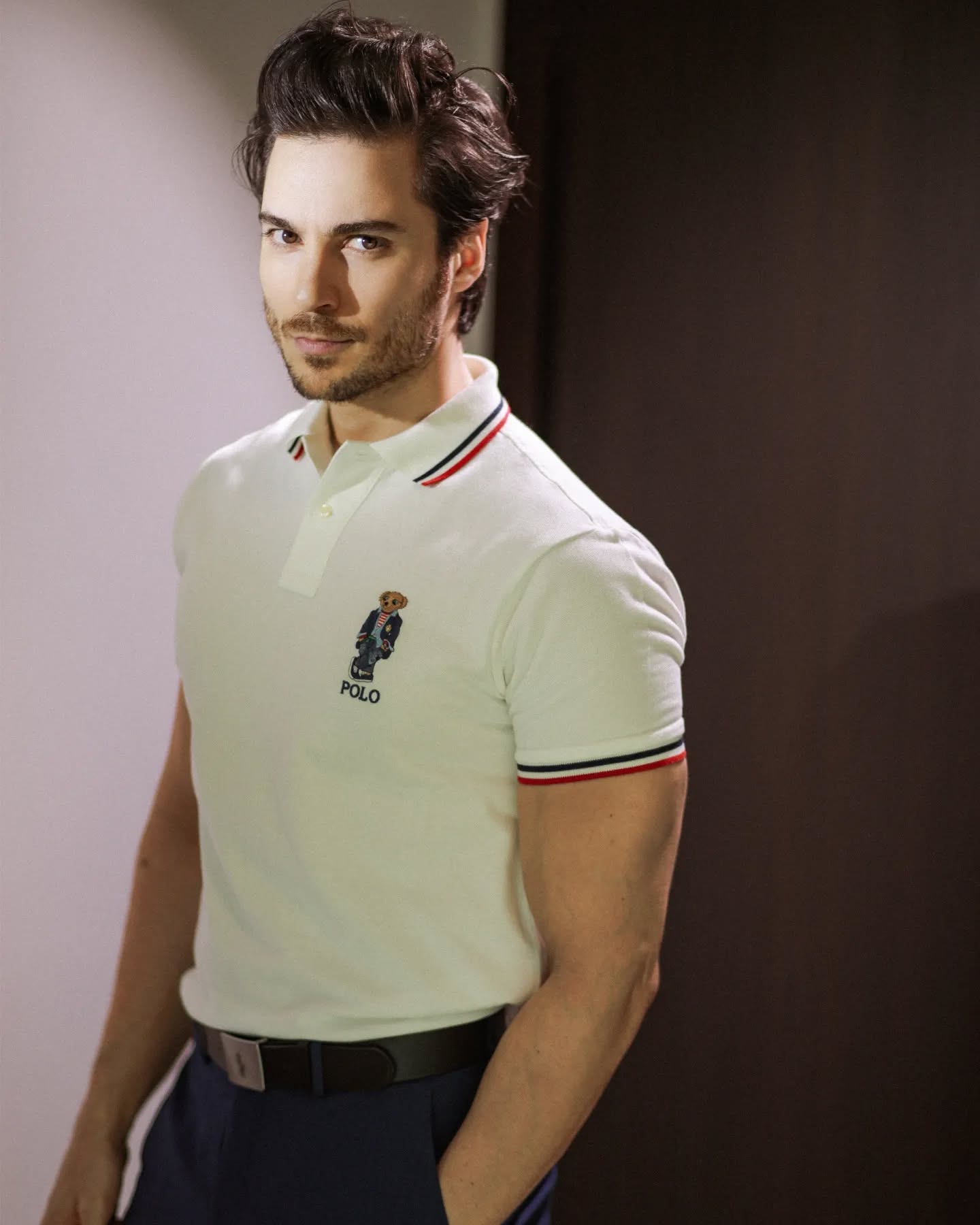 عکس حمید فدایی با الناز در حال خداحافظی