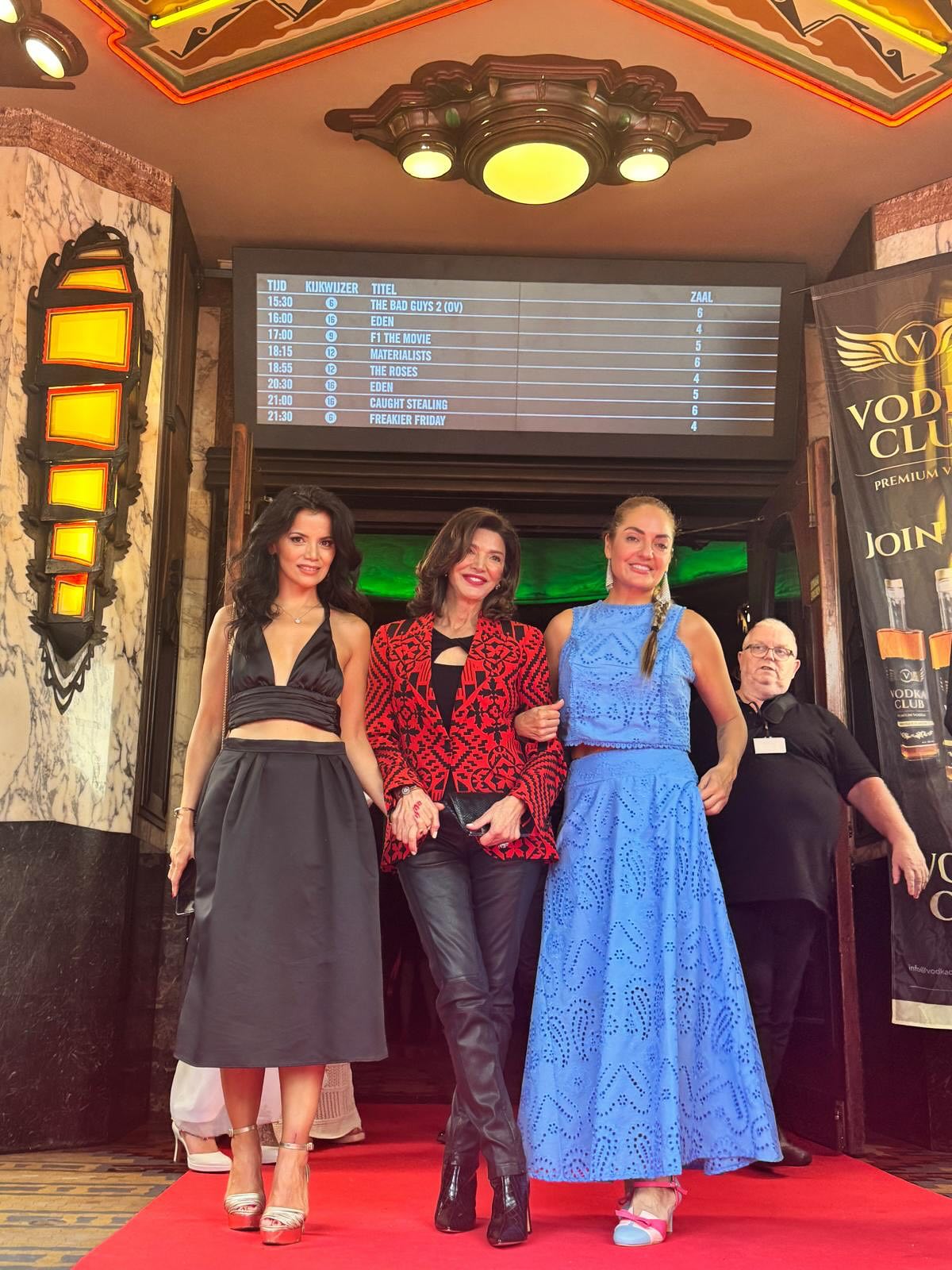 عکس مهناز افشار و دوستانش عکس مهناز افشار و دوستانش