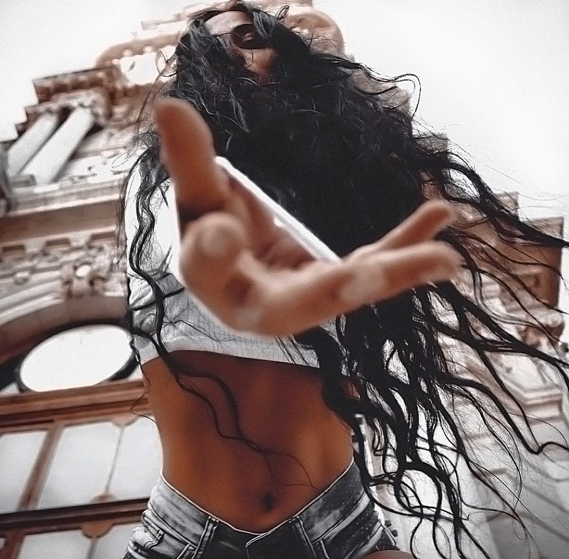 عکس مینا نامداری و فوتبالیست
