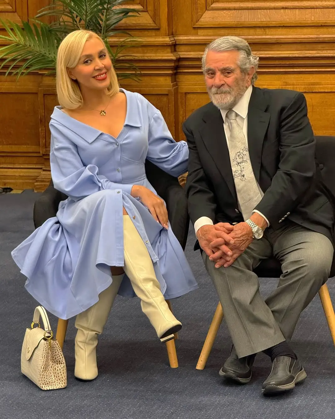 عکس از ندا جناب مجری منوتو عکس از ندا جناب مجری منوتو