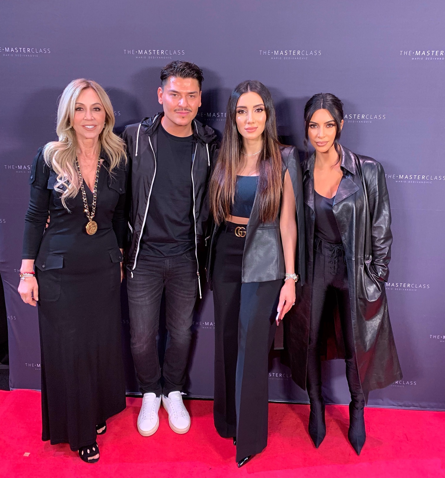 عکس فرش قرمز صدف بیوتی