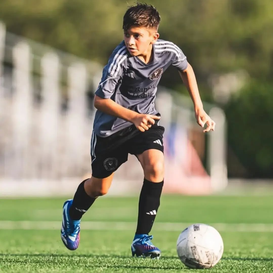 والپیپرهای جذاب تیاگو مسی برای پس‌زمینه گوشی 