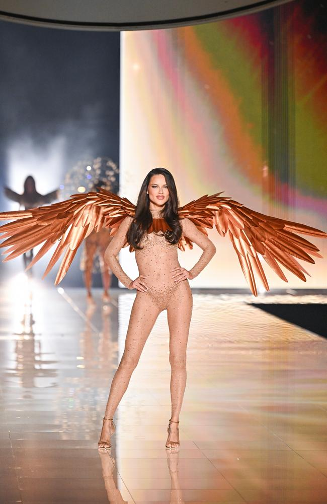 آدریانا لیما ویکتوریا سکرت ۲۰۲۵