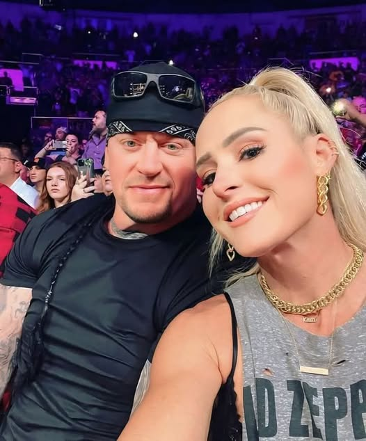 آندرتیکر و زنش