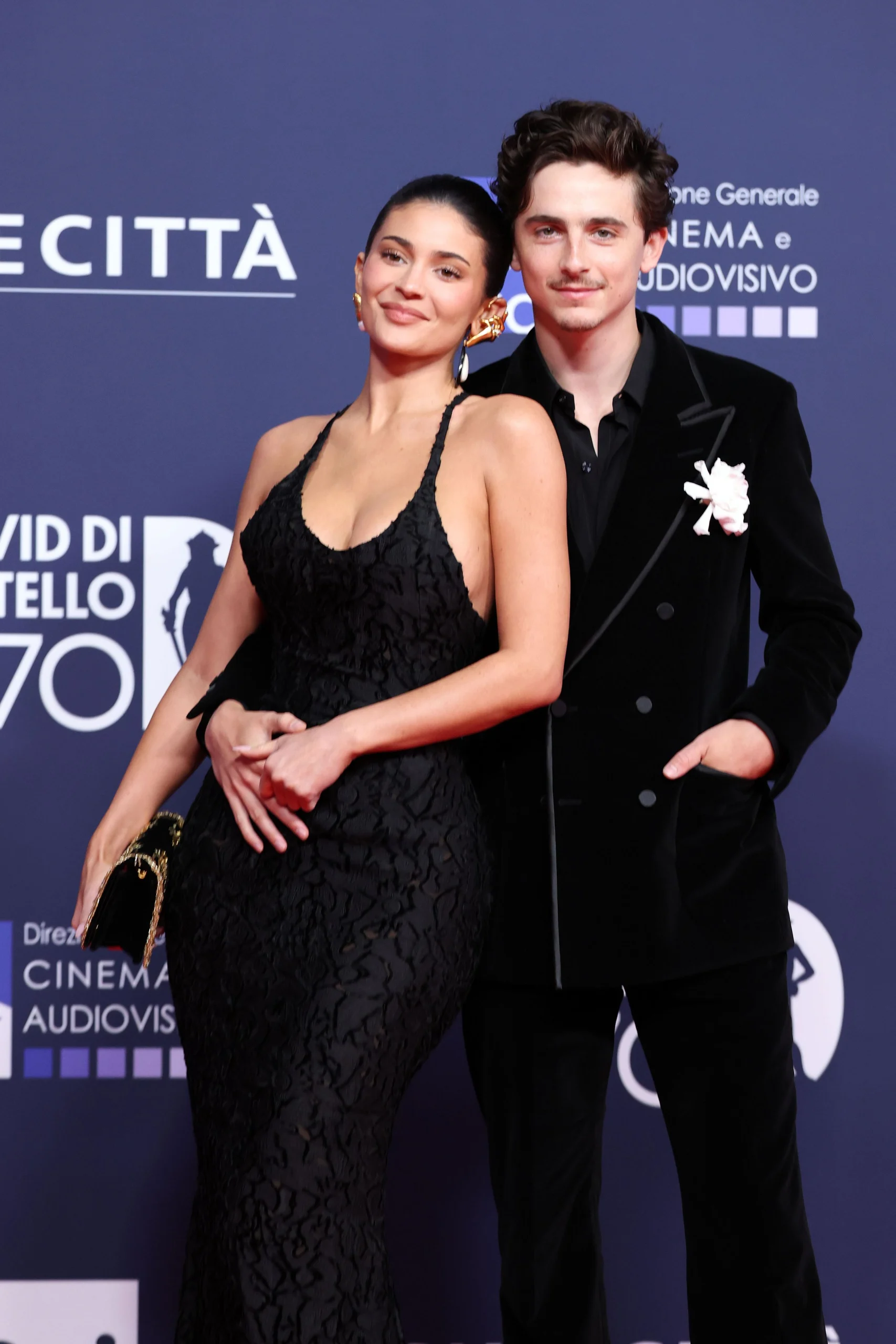 آیا کایلی جنر عکس رسمی از همسرش منتشر کرده است؟ آیا کایلی جنر عکس رسمی از همسرش منتشر کرده است؟