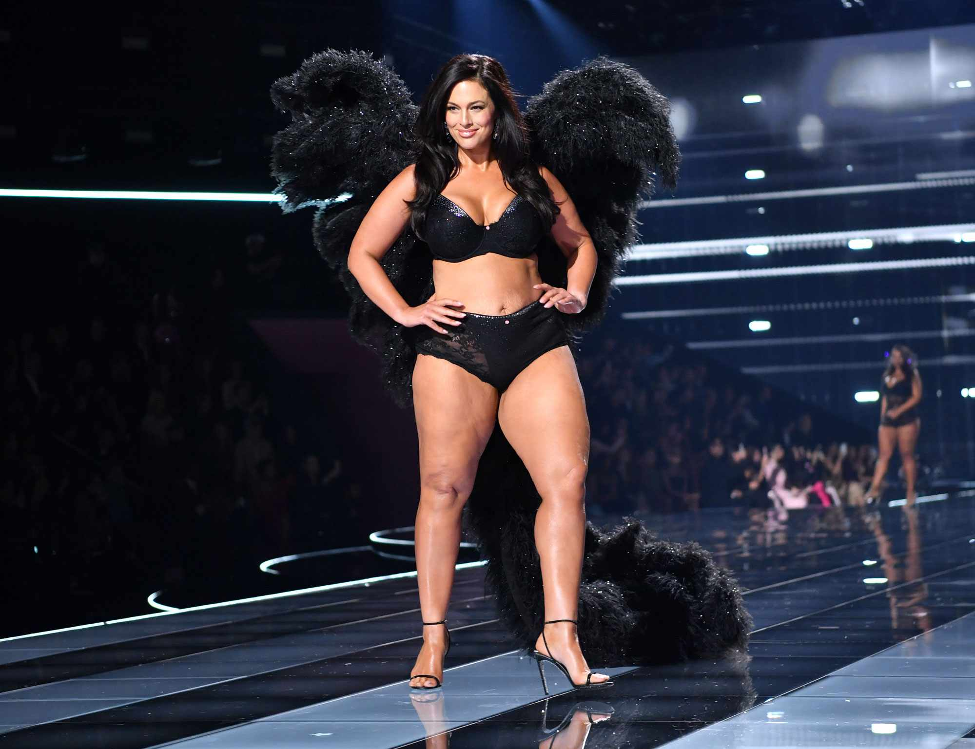 اشلی گراهام ویکتوریا سکرت 2025