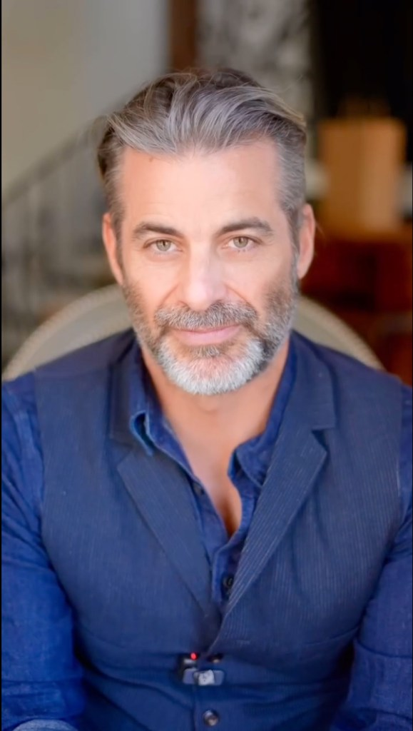 تصویر پروفایل جیم کرتیس تصویر پروفایل جیم کرتیس