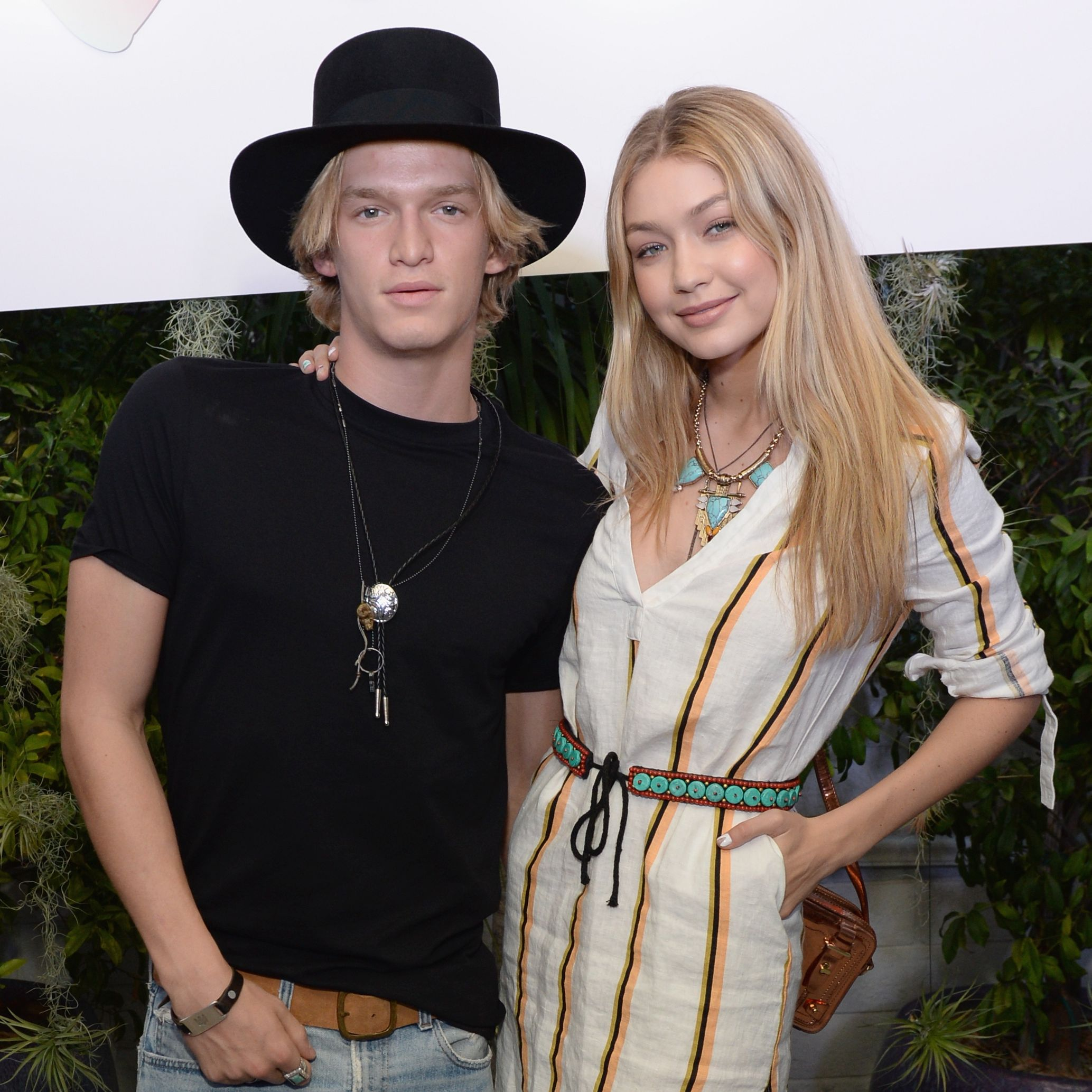 جیجی حدید کودی سیمپسون جیجی حدید کودی سیمپسون