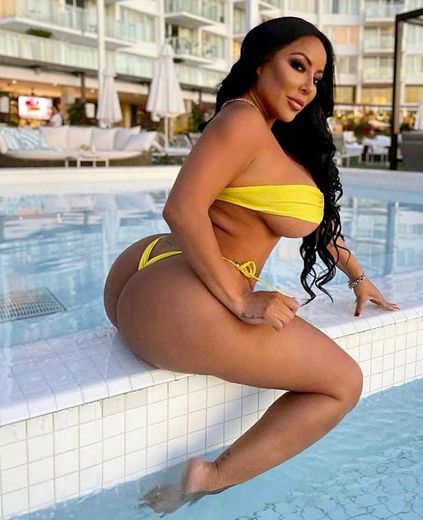 سینه های سکسی کیارا میا