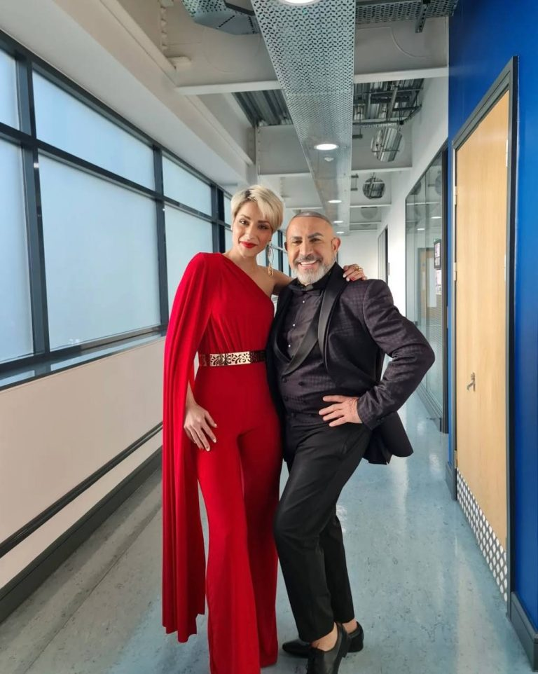 عکس آرزو مجری منوتو در کنار محمد خردادیان 