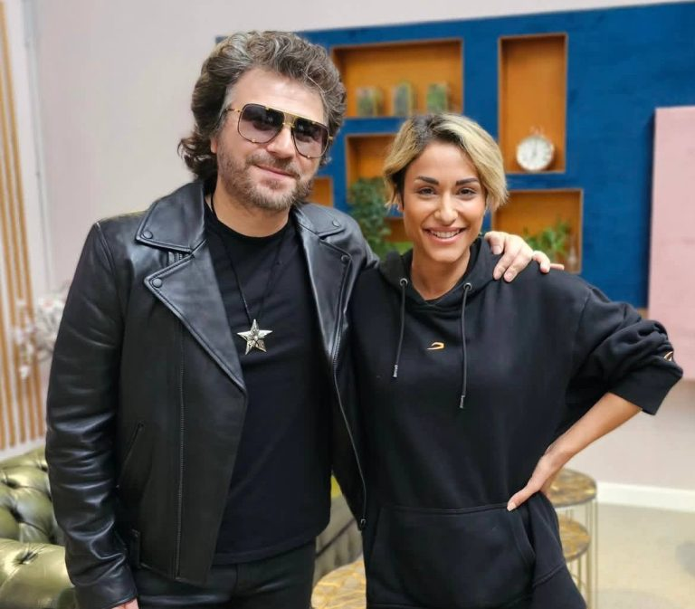 عکس آرزو منوتو در کنار منصور (خواننده) 