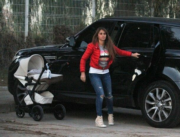 عکس آنتونلا روکوتزو و ماشینش