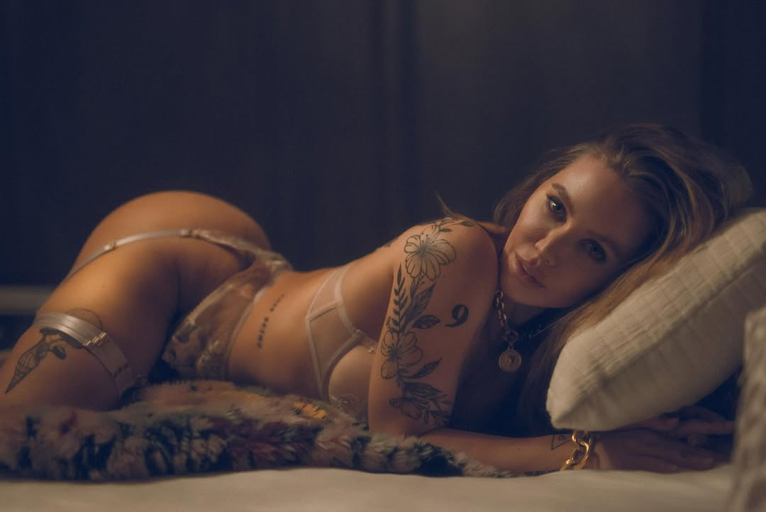 عکس لخت نیکول انیستون در استخر