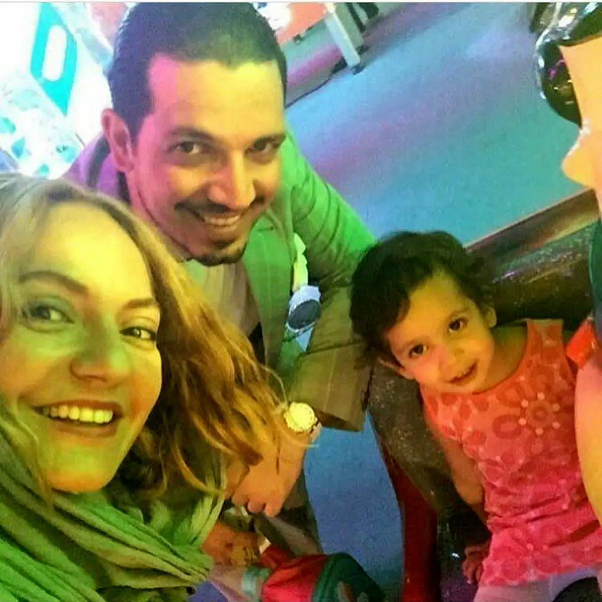 عکس مهناز افشار و خانواده‌اش