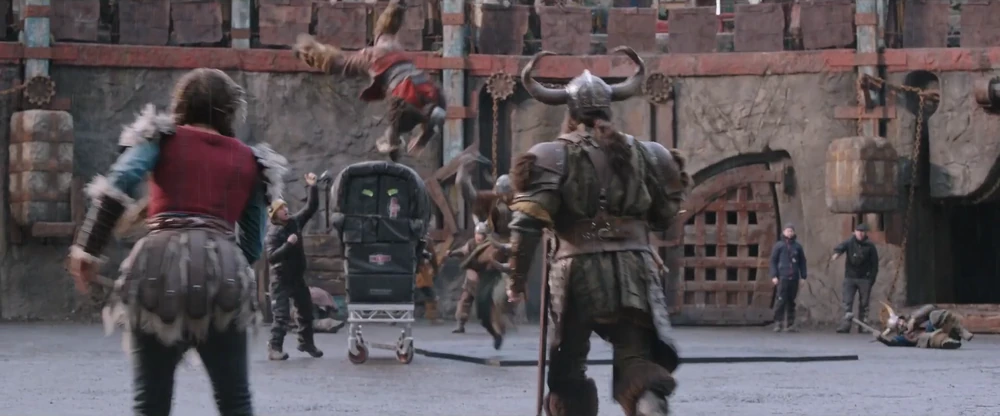 جولین دنیسون در نقش فیشلگز جولین دنیسون در نقش فیشلگز