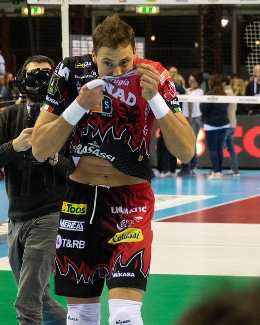 عکس الکساندر آتاناسیویچ والیبالیست