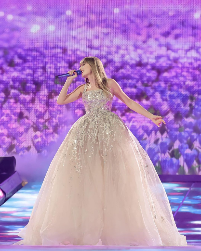 لباس عروس تیلور