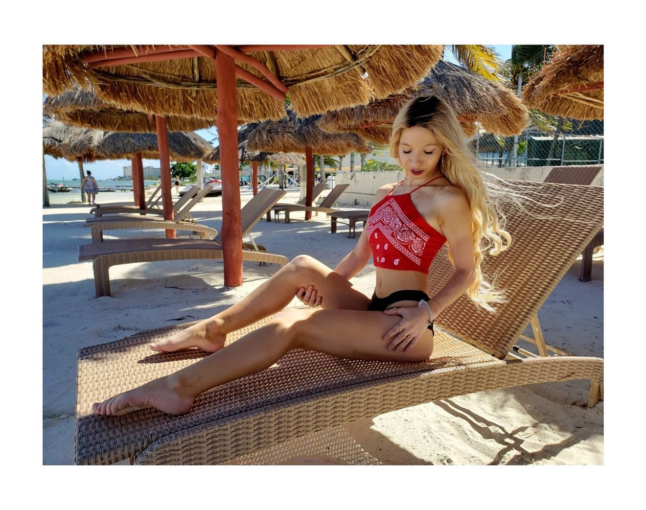 کنزی ریوز آنال