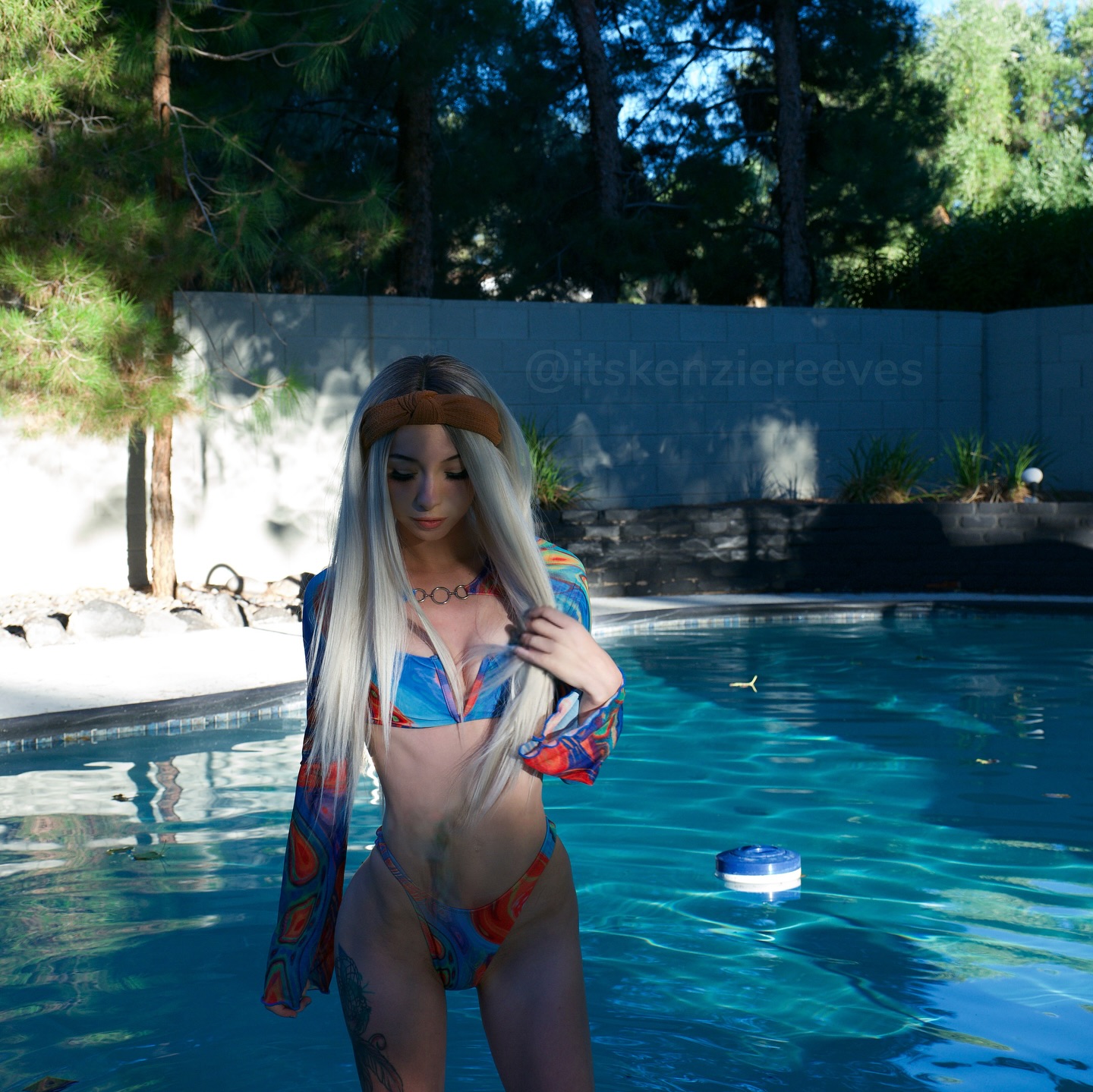 کنزی ریوز angela white