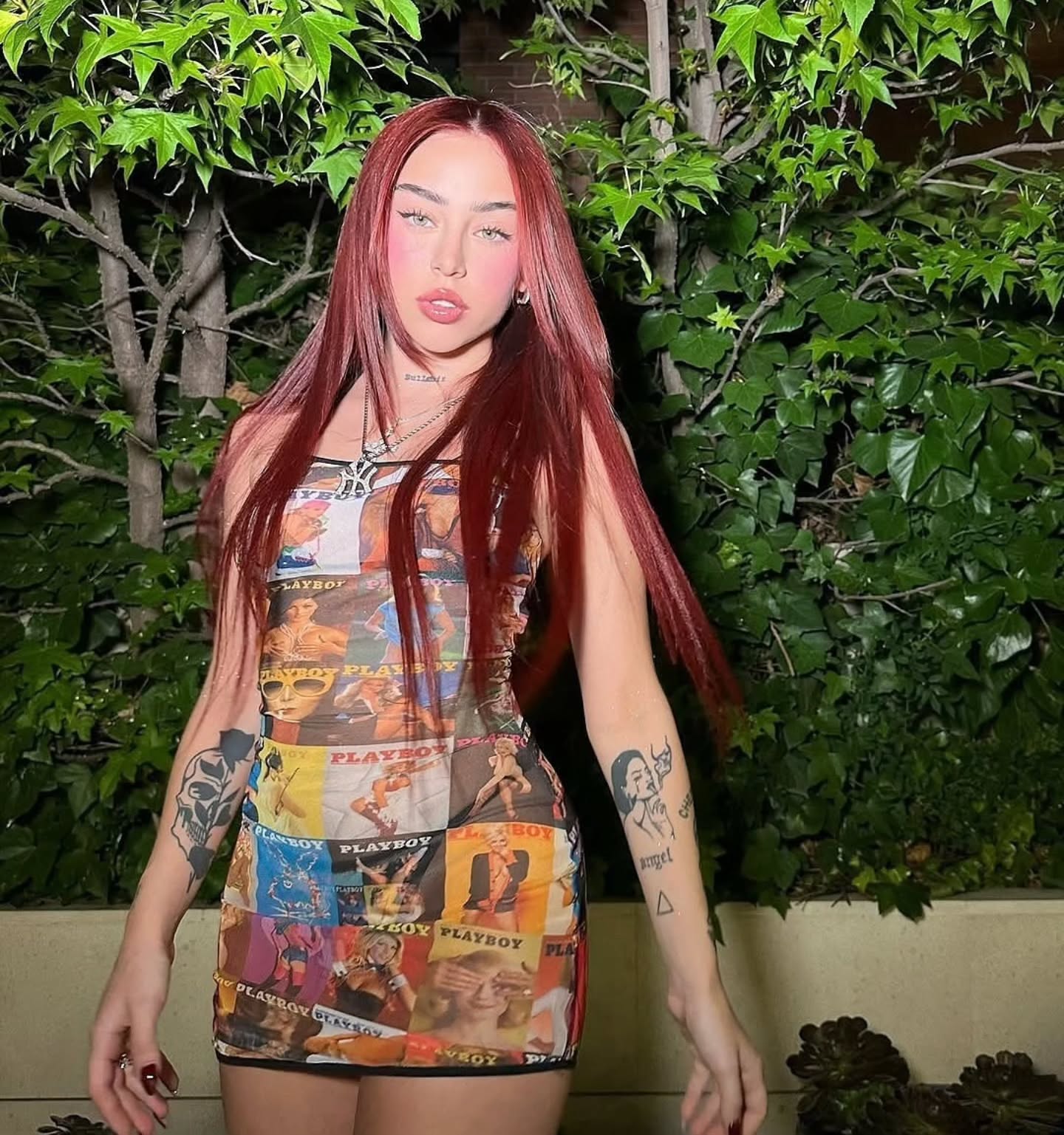 نیکی نیکول درساحل نیکی نیکول درساحل