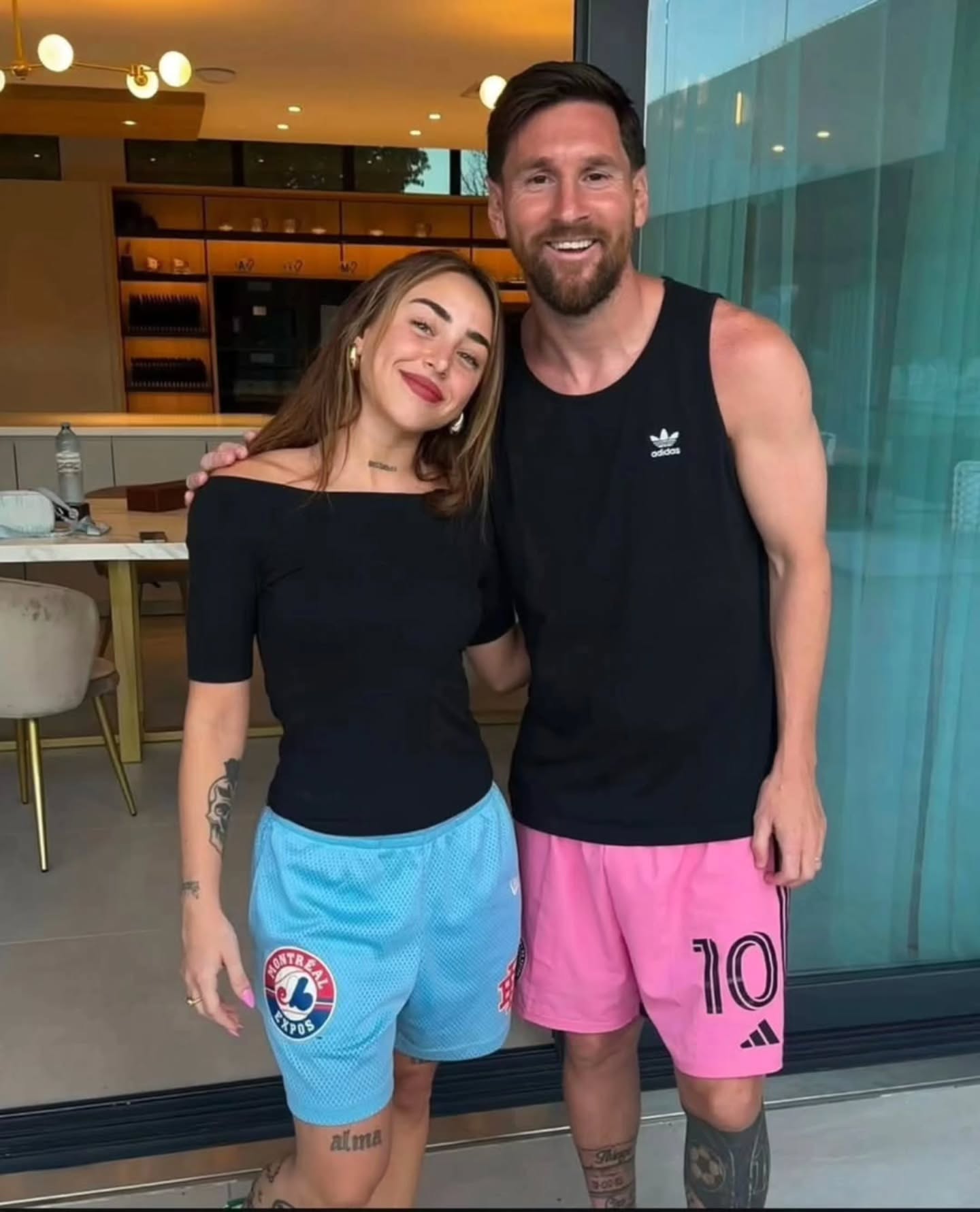 نیکی نیکول با بیکینی نیکی نیکول با بیکینی