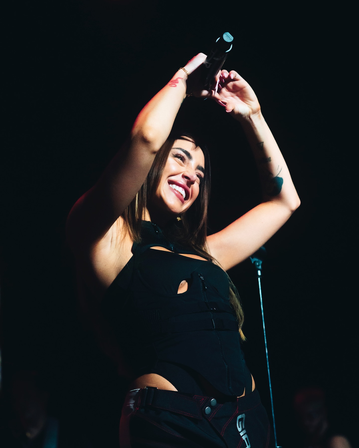 نیکی نیکول بوس نیکی نیکول بوس