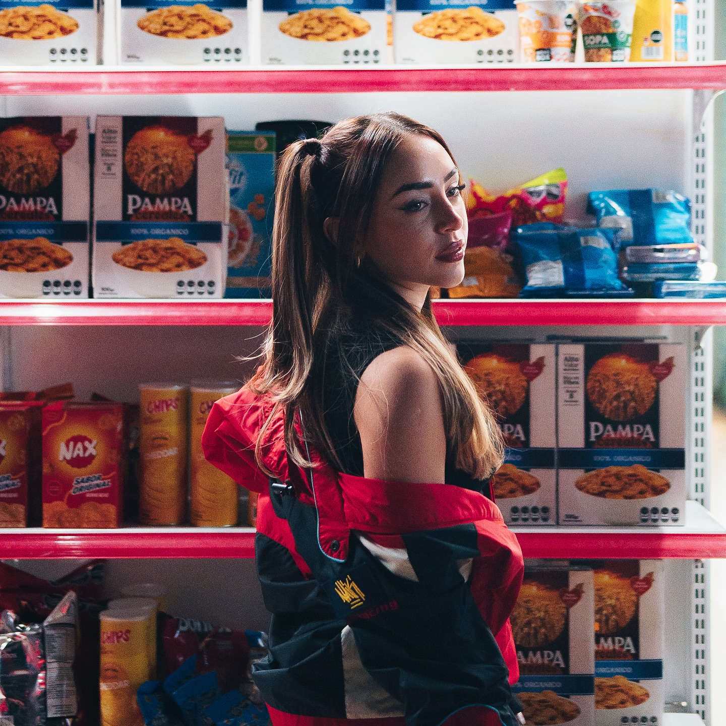 نیکی نیکول +۱۸ نیکی نیکول +۱۸