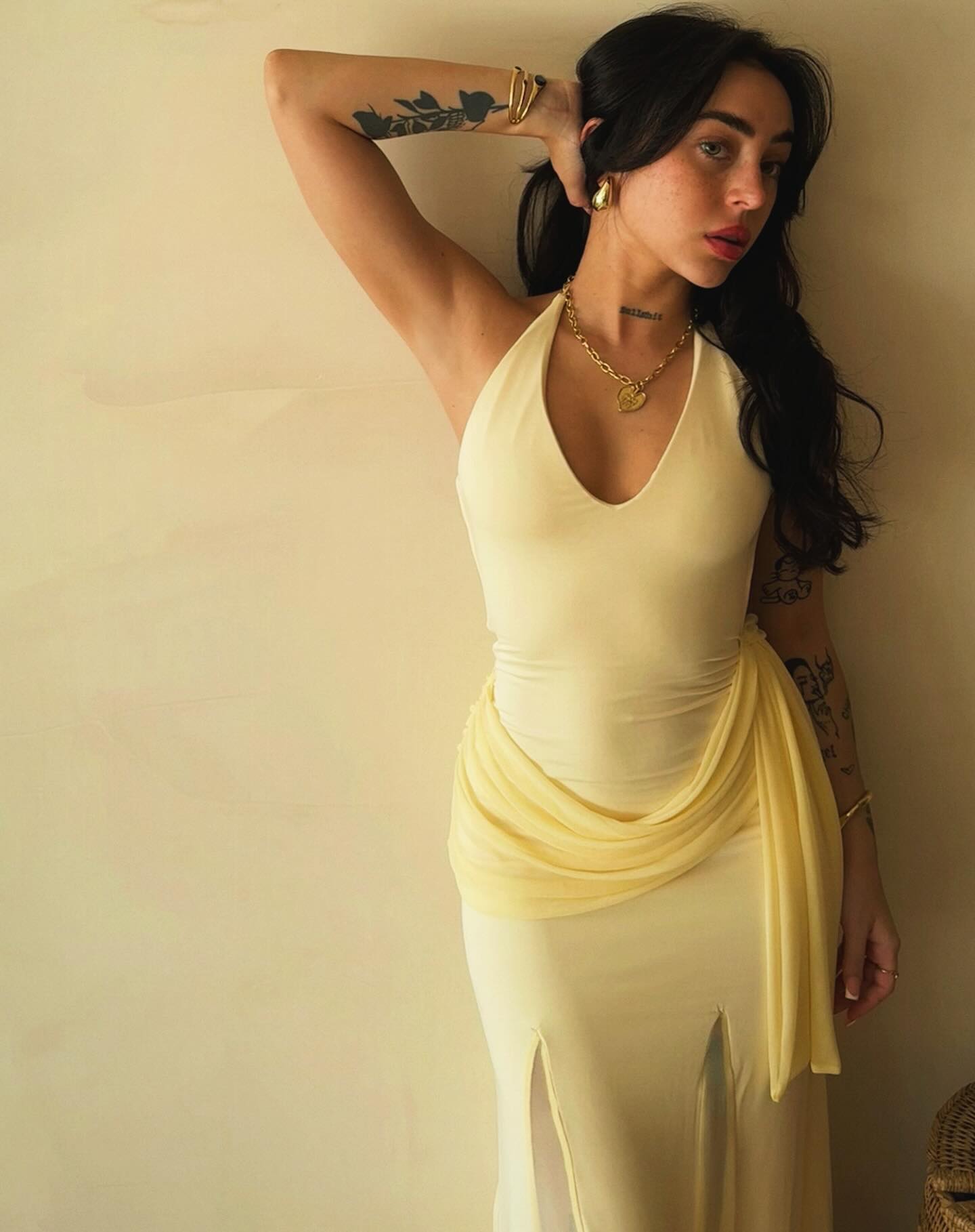 عکس پاهای نیکی نیکول عکس پاهای نیکی نیکول