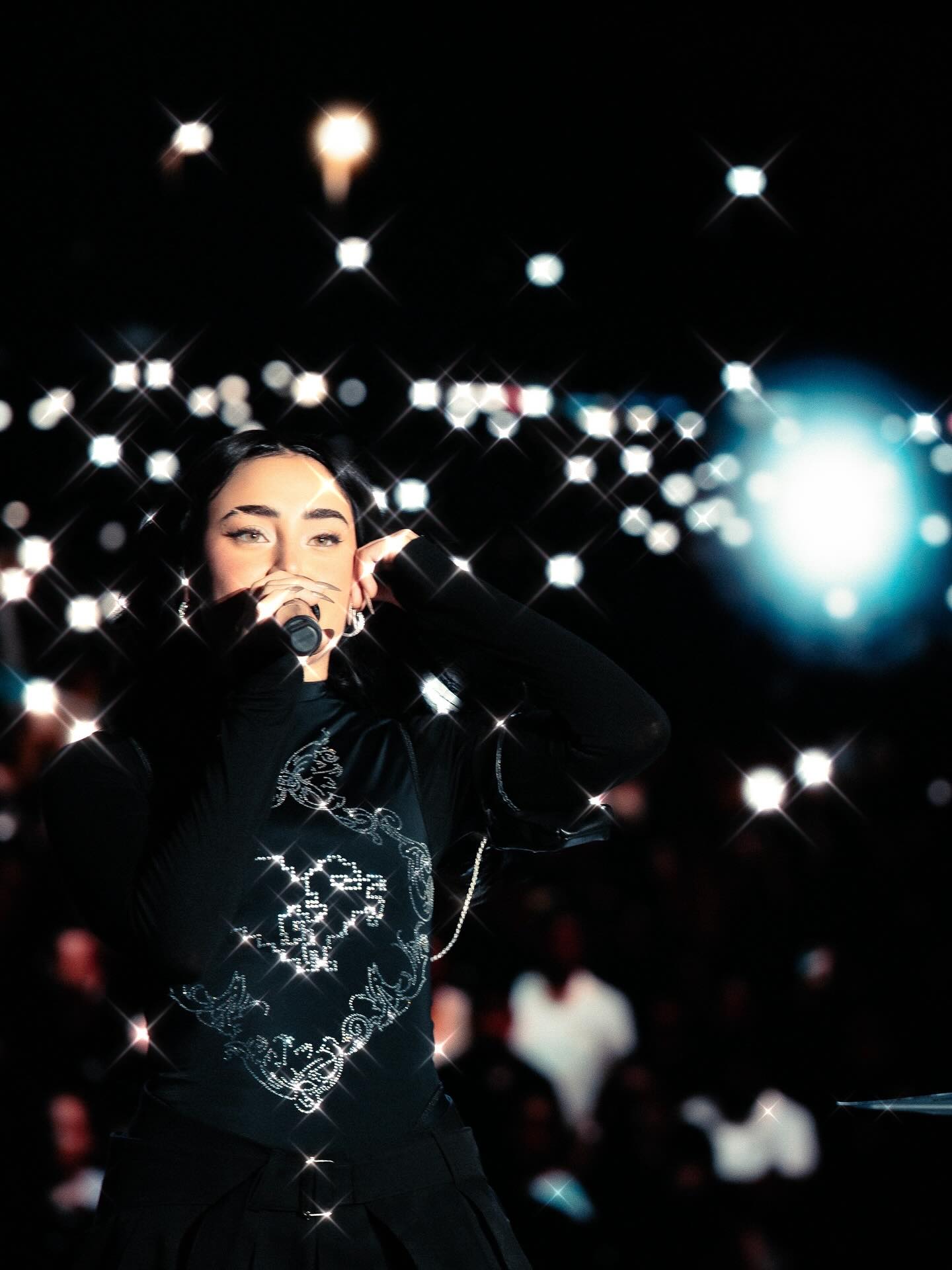 نیکی نیکول پا نیکی نیکول پا