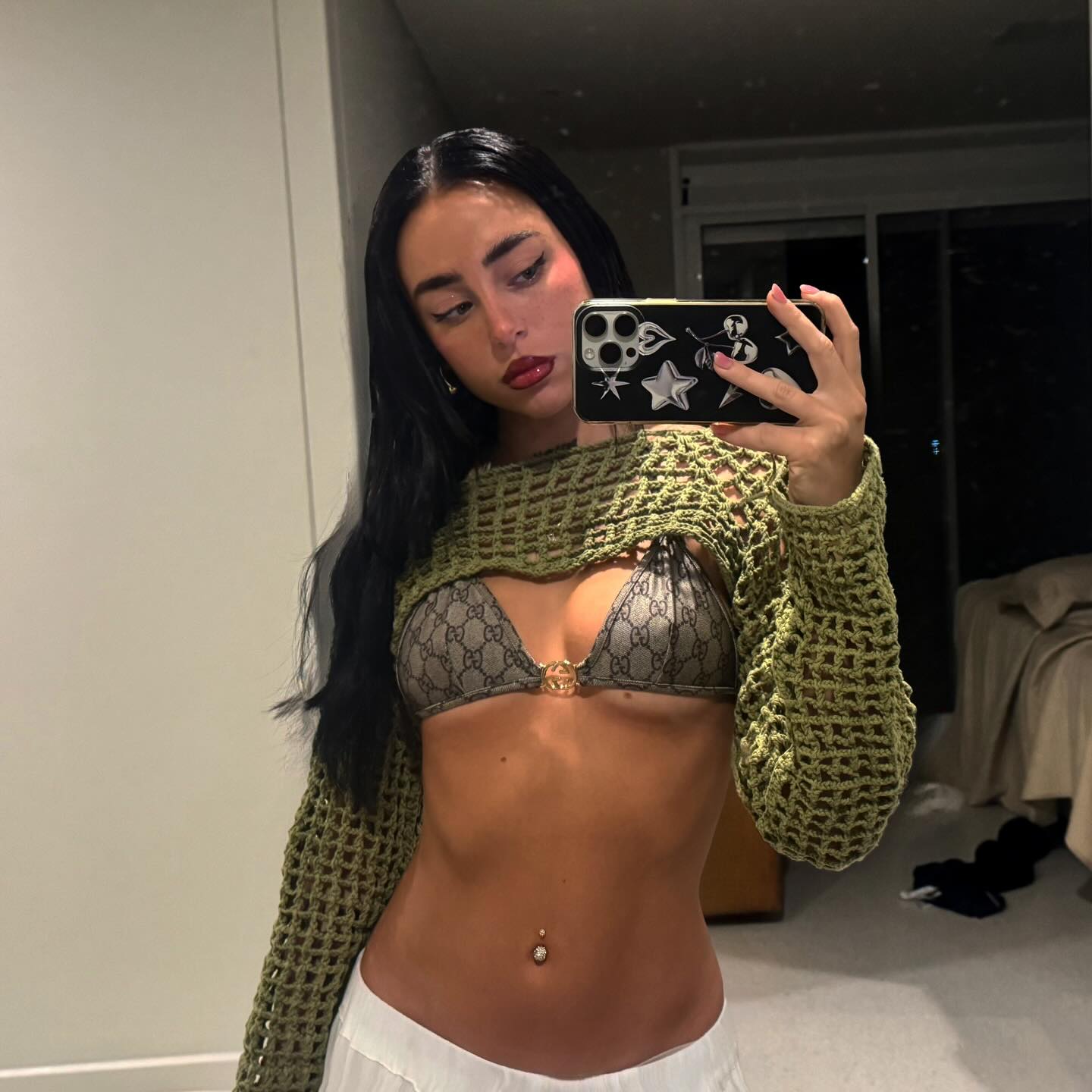 نیکی نیکول اندام نیکی نیکول اندام