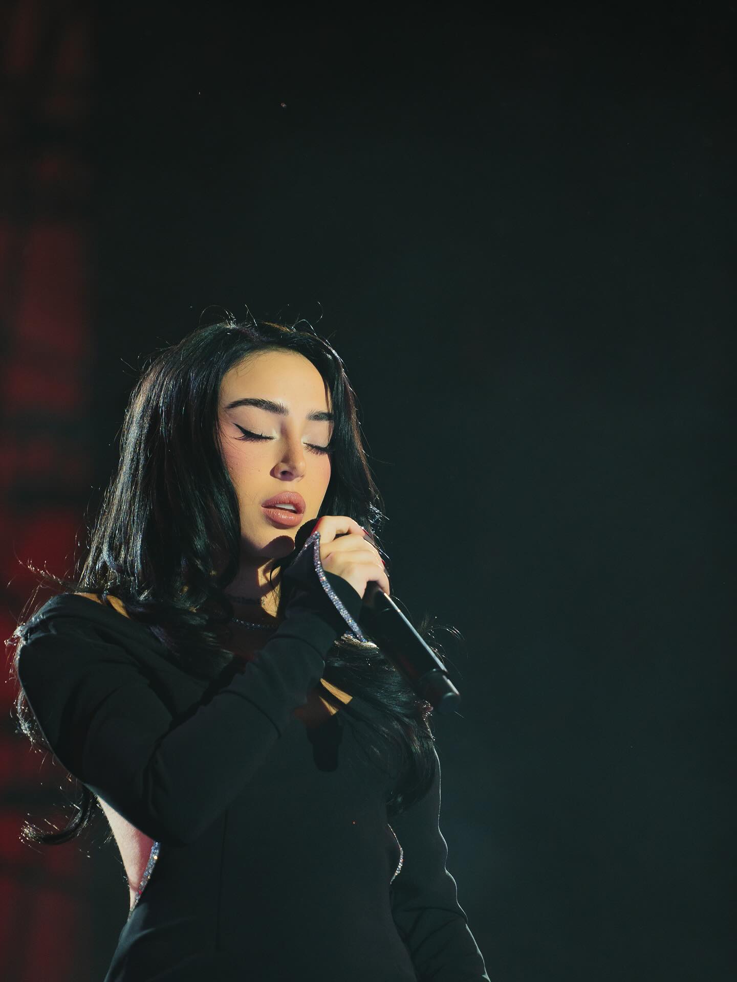 نیکی نیکول با سوتین نیکی نیکول با سوتین