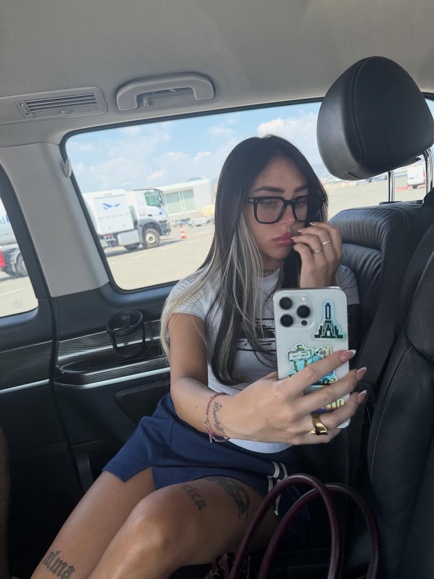 نیکی نیکول سینه نیکی نیکول سینه