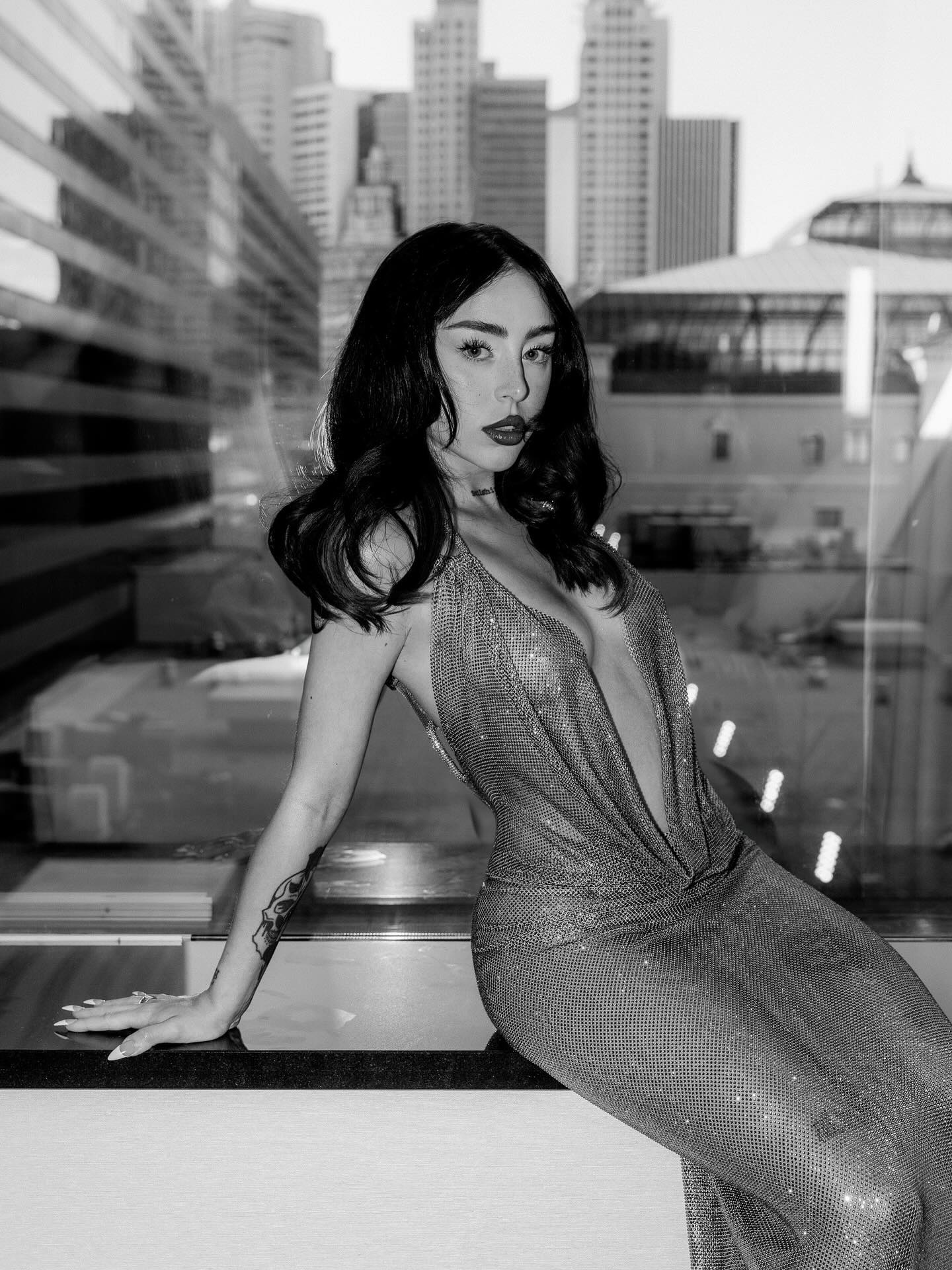 نیکی نیکول لب ساحل نیکی نیکول لب ساحل