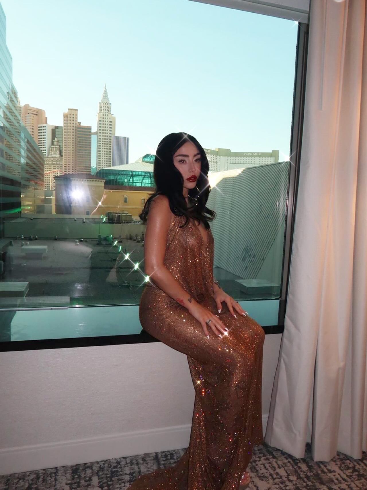 نیکی نیکول لب دریا نیکی نیکول لب دریا