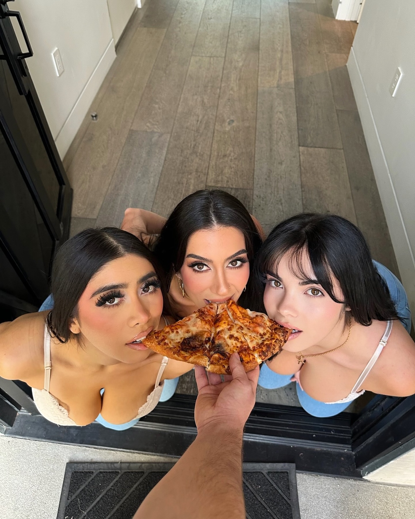 وایولت مایرز riley reid